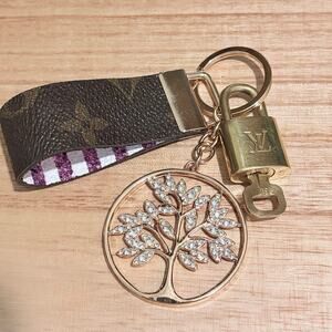 Louis Vuitton Lock & Key #317 w/Handmade LV Canvas Loop & Tree Charm Keychain